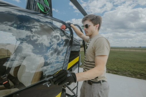 Preparations beside the helicopter before departure